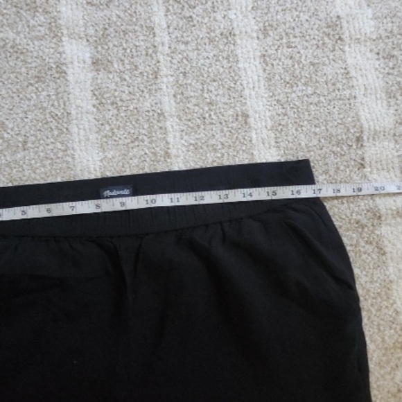 Madewell Women's Black Capris - Picture 2 of 11
